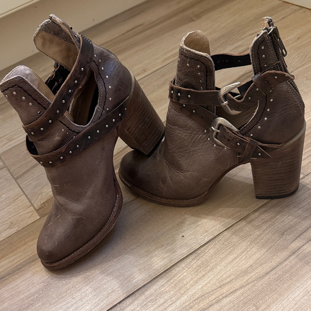 Freebird by Steven Brown Cutout Studded Buckle Ankle Boots Size 9